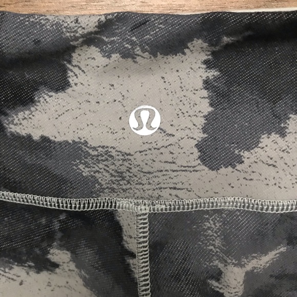 Lululemon Wunder Under Floral Platoon Size 4 - Picture 6 of 7
